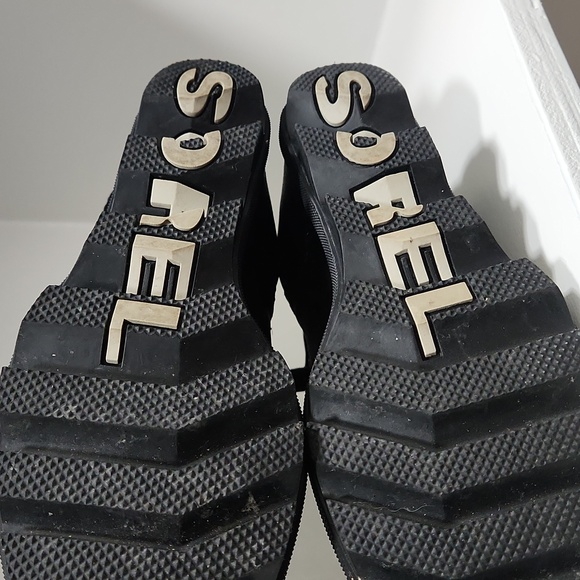 Sorel | Black Ankle Boots - Picture 12 of 12